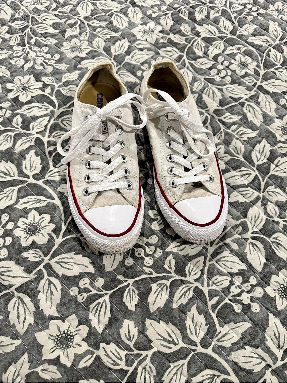 Converse Chuck Taylor All Star Low Top White & Red. Women’s size 6.5